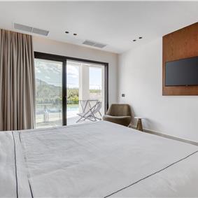 5 bedroom luxury seaside villa with indoor & outdoor pool, near Acharavi, sleeps 10